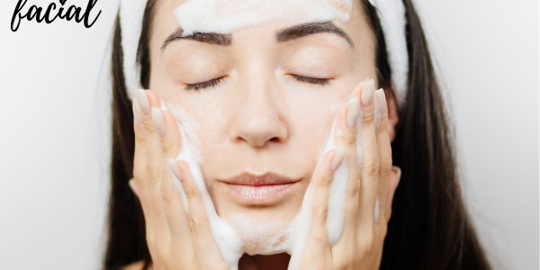 Los secretos de una limpieza facial perfecta (en casa)